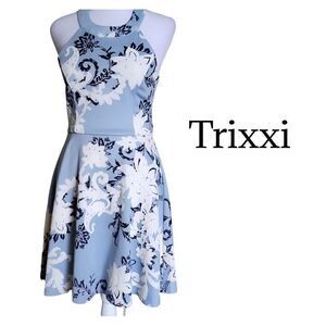 TRIXXI Ice Blue Floral Fit and Flare Lace Up Dress Sz S like new